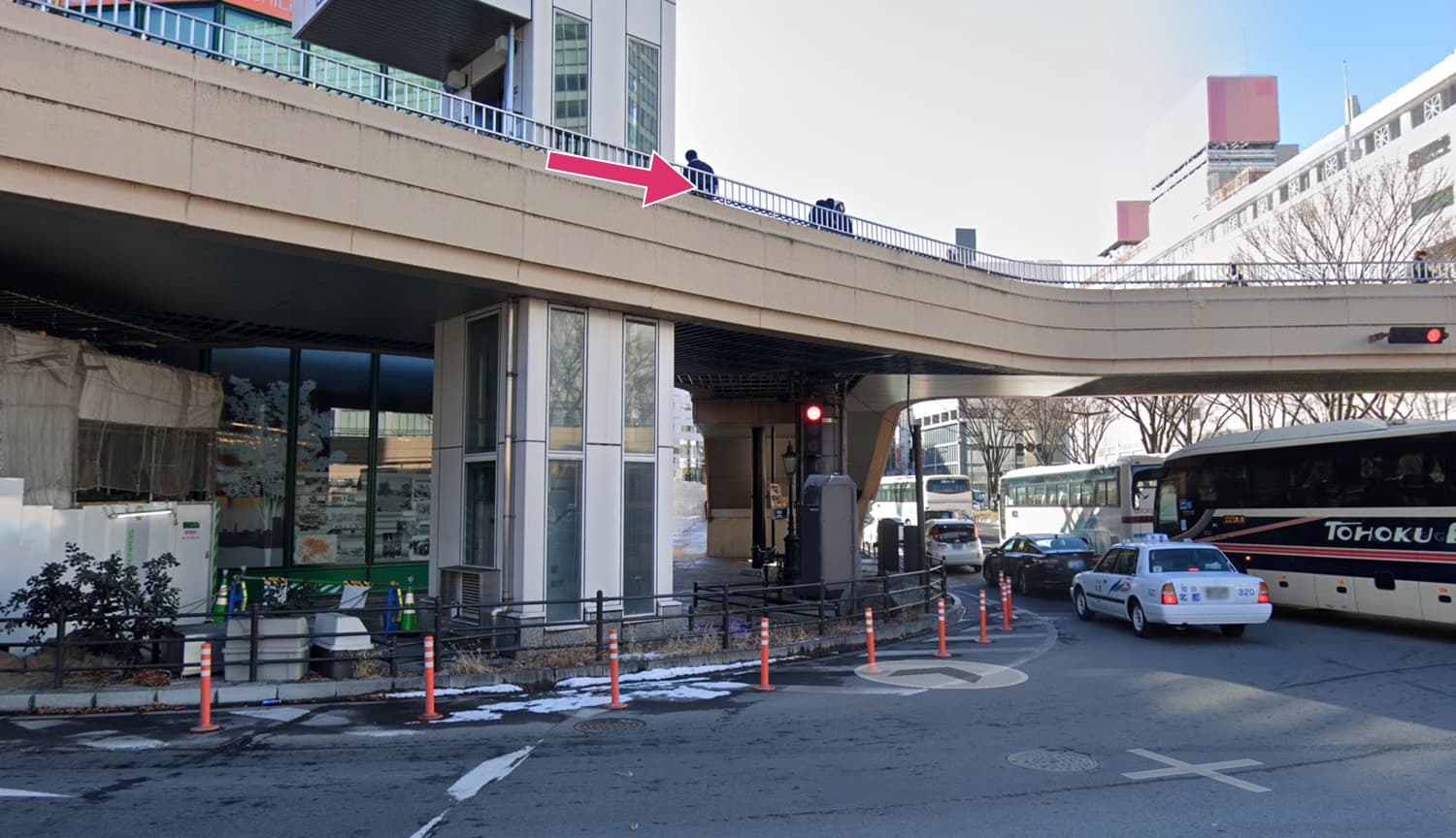 2.青葉通沿いに進んで「仙台駅前交差点」方面へ直進します。