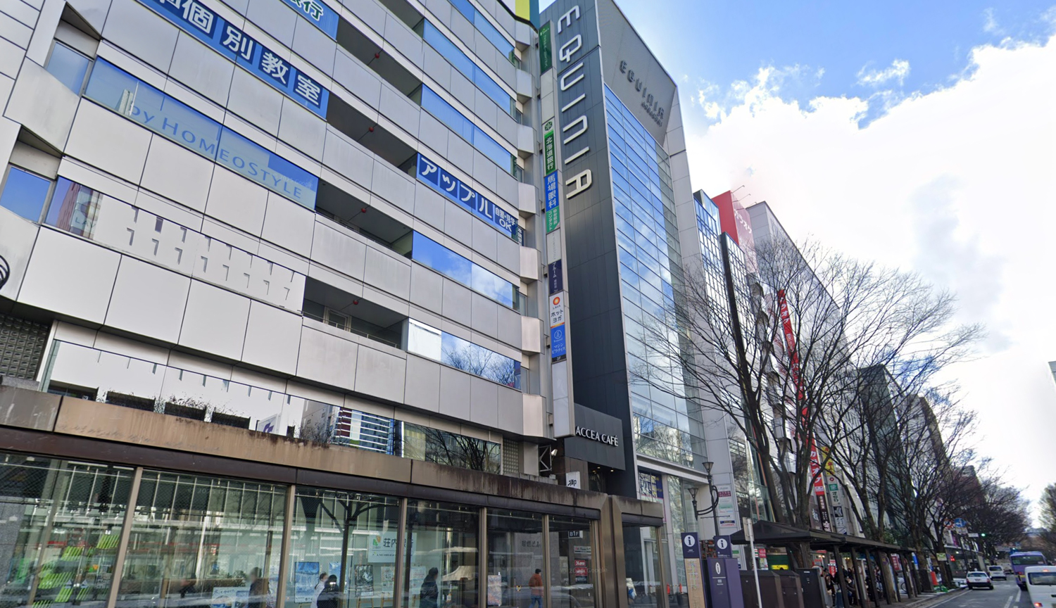 1.仙台市営地下鉄・仙台駅「北2番出口」を出てすぐ、左手に見える「EQUINIA」の入ったビルの6階が当クリニックです。